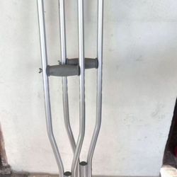 Crutches Set 