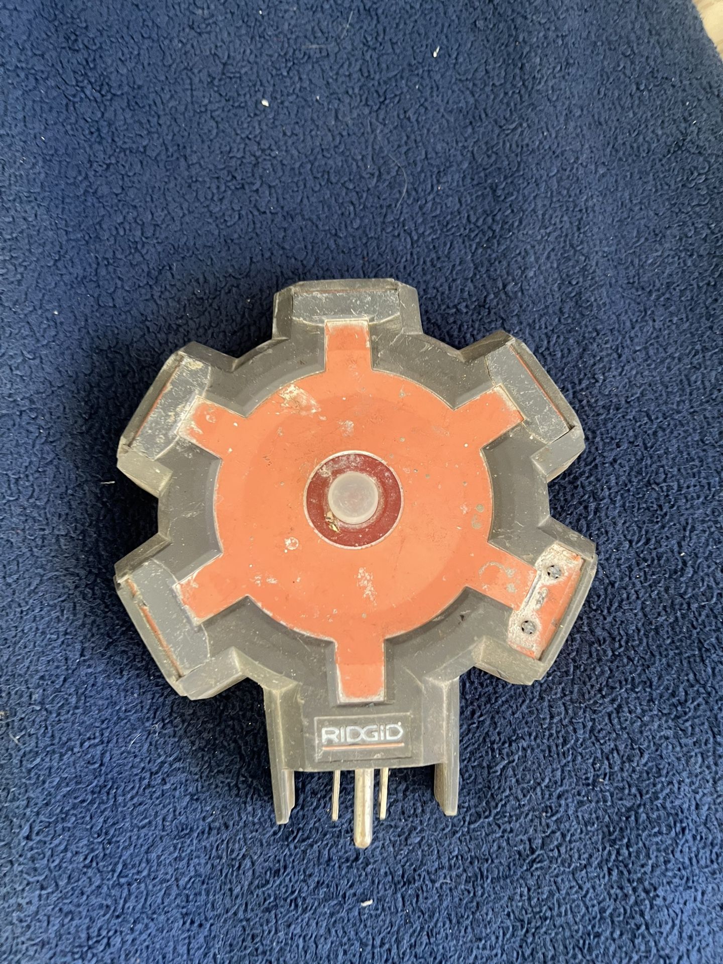 RIDGID 18V 6-Port Sequential Battery Charger Station (R86096 / AC86096)