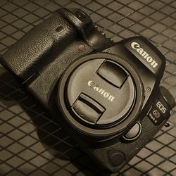 Canon EOS 6D Mark II (Body Only) Great Condition .  Local Pickup
