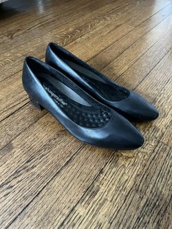 Walking Cradles Birdie Pump (Women’s 10.5)