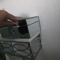 Mirrored jewley box