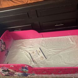 Pink Girl - Minnie Mouse Toddler Bed  
