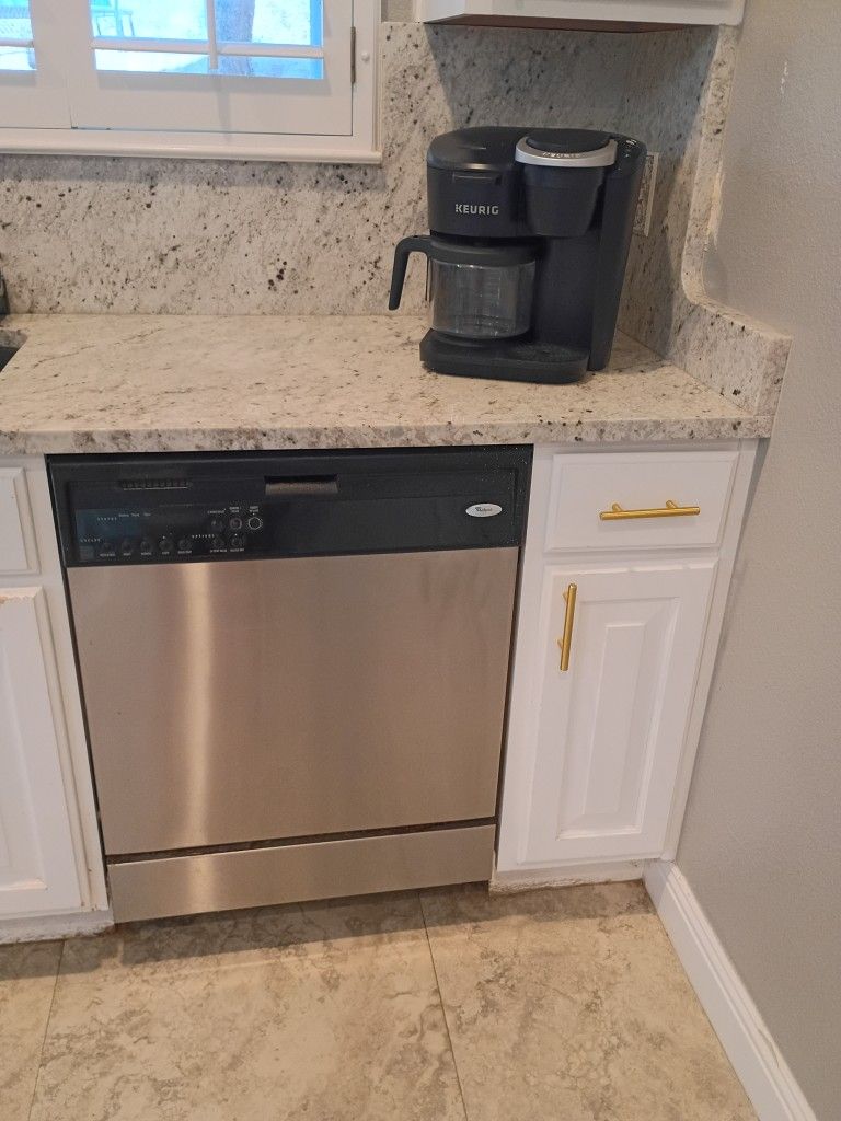 Whirlpool Dishwasher 7years Old Works Perfectly
