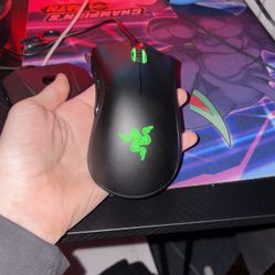 Razer DeathAdder Essential Gaming Mouse: 6400 DPI Optical Sensor - 5 Programmable Buttons - Mechanical Switches - Rubber Side Grips - Classic Black