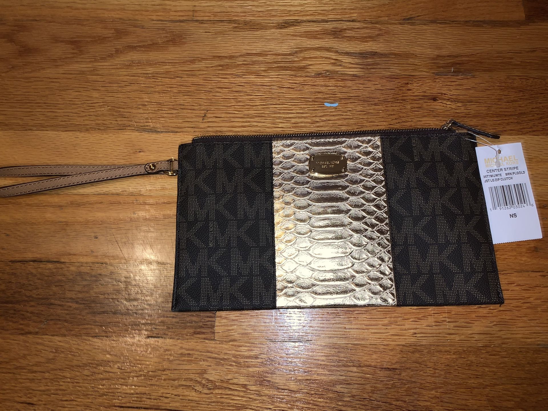 Michael kors clutch
