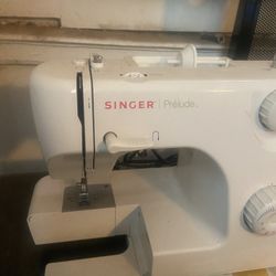 Singer Sewing Machine 