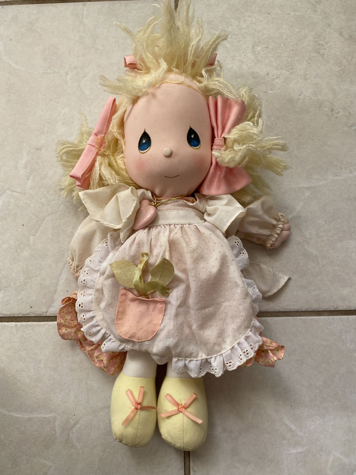 Precious Moments Applause Heather Doll Original Heart Locket 1987 Vintage