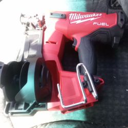 Milwaukee Coil Roofing Nailer