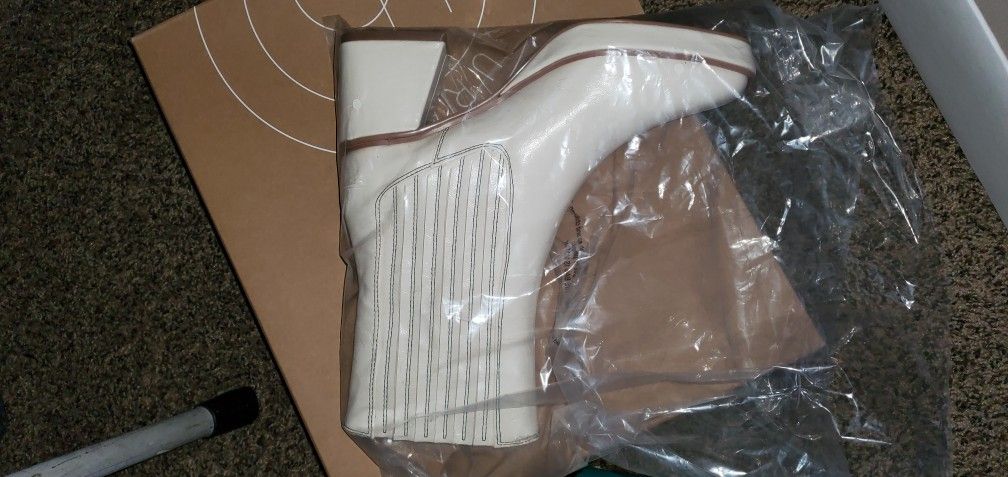 Women's size 7 boots