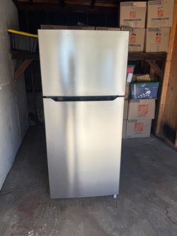 Insignia Refrigerator