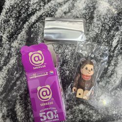 Bearbrick Series 50 Monchichi Full Kit Open box

Pick up 77095 near Telge/West