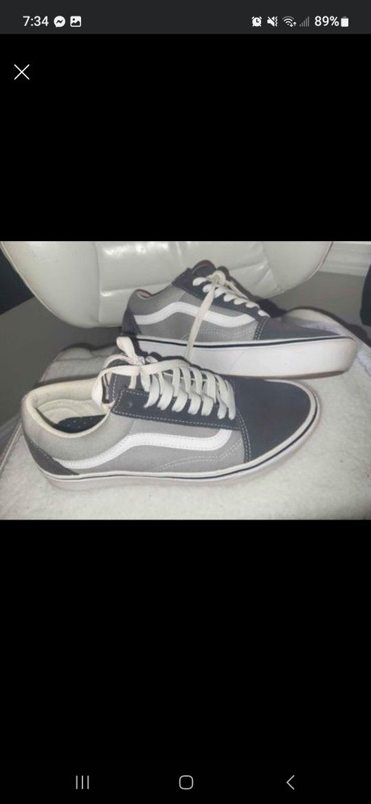 Mens 8/ Womens 9.5 VANS
