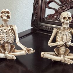 $10 Each White Or Gold Zen Skull Skeleton Statue. Yoga Meditation Poses.  $10 Per Statue, 2 For $20. Very Cool Art.  