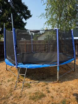 12 ft trampoline with net