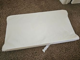 Baby changing pad secure grip