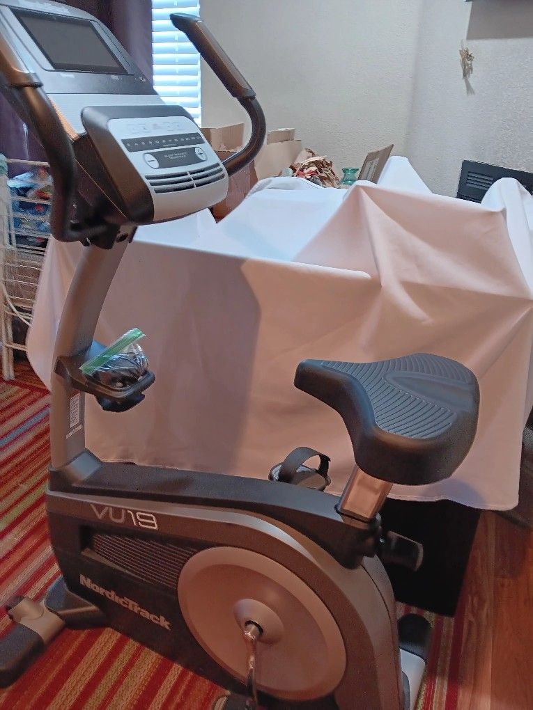 Nordictrack Vu19 Nordictrack Vu 19 Upright Bike Exercise Bike