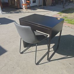 Modern Desk & Chair
