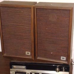 Vintage 8-track radio AM FM stereo
