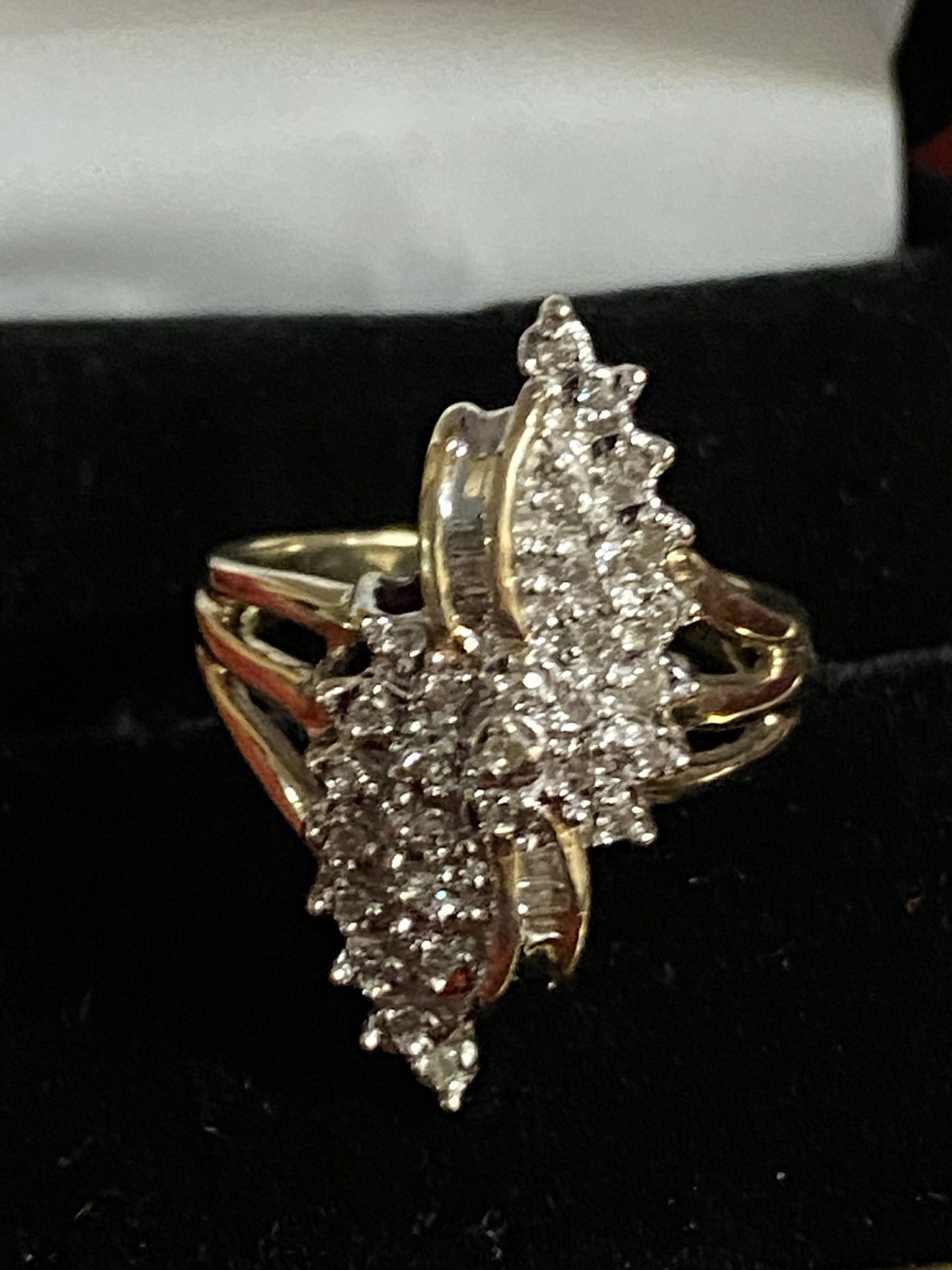 Beautiful Diamond & 10k Yellow Gold Cocktail Ring Size 7.5