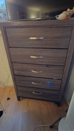 Tall 5-drawe dresser