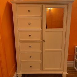 Coaster Sandy Beach 8‑Drawer Door Chest