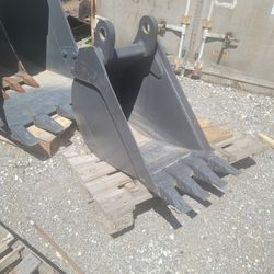 18" 580/590 N Series Backhoe Bucket