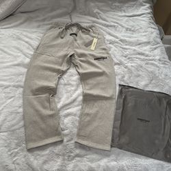 ESSENTIALS SWEATS SIZE M