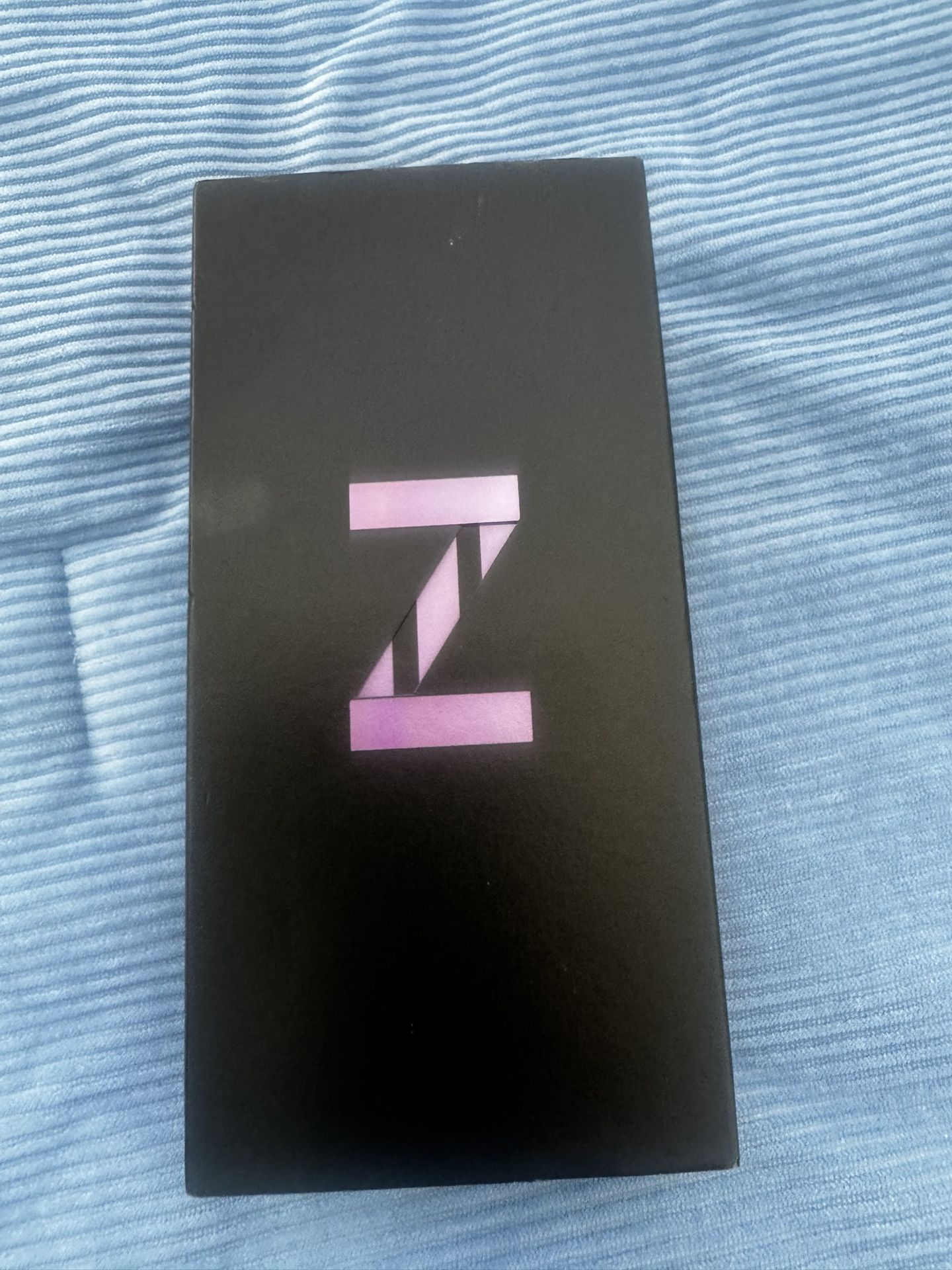 2020 Samsung galaxy Z flip Brand New