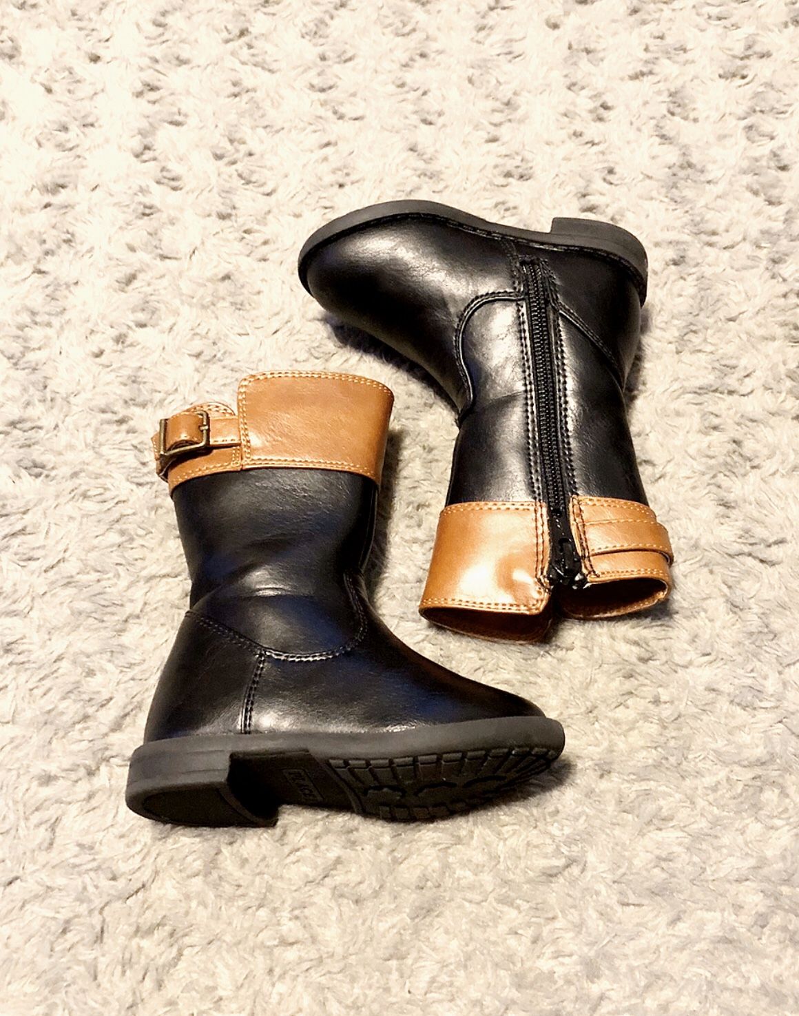 Toddler girl Riding boots paid $45 size 4 great condition normal wear. Purchase from The Children’s Place. Black & brown