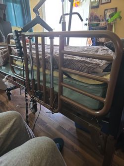 Cama como las del hospital trabaja al 100 350$  mejor oferta