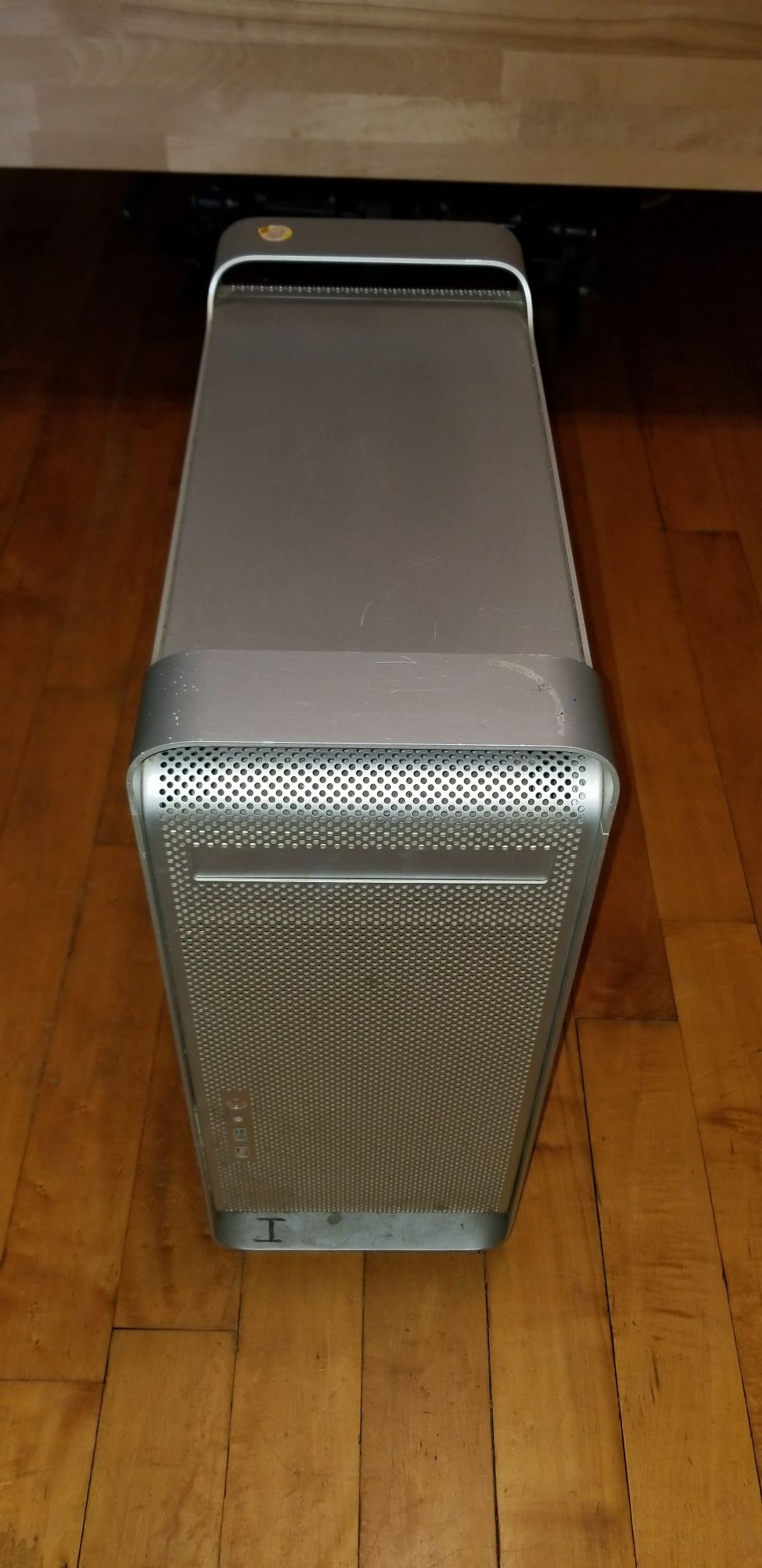 Power Mac. Does run, is water cooled.