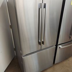 LG 25cu.ft 3 Door French Door Refrigerator (33" Wide)
