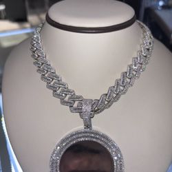 Moissanite Chain And Pendant 