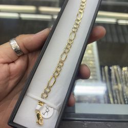14k Figaro Bracelet 🎁 We Do Payments