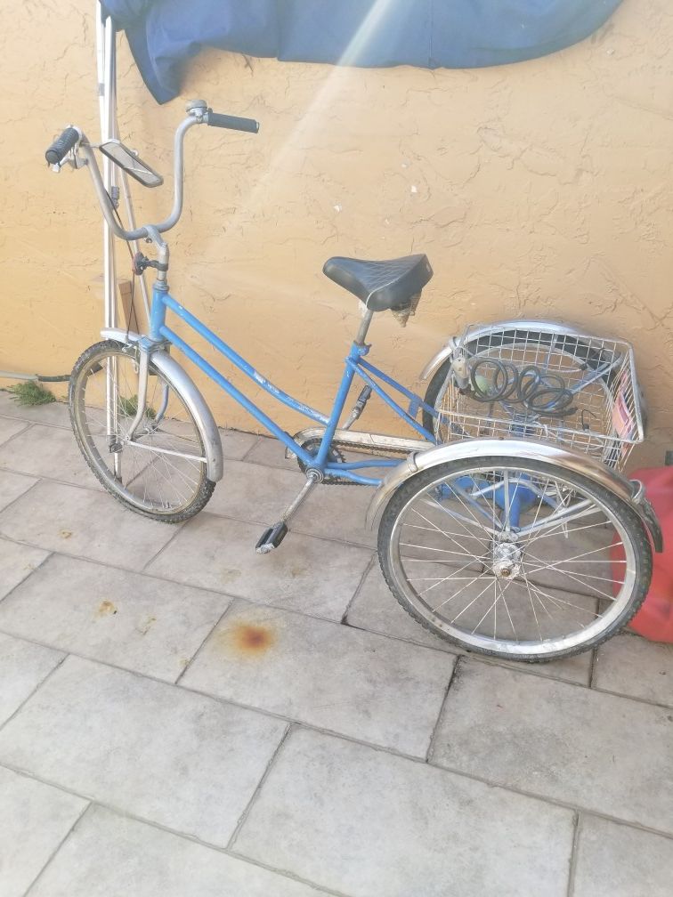 Antique 3 wheel Bike / Trike