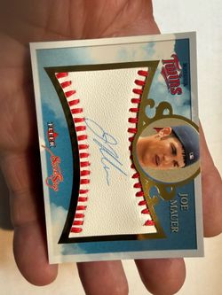 2004 Fleer sweet sigs Joe Mauer auto on baseball piece 23/30 HOF