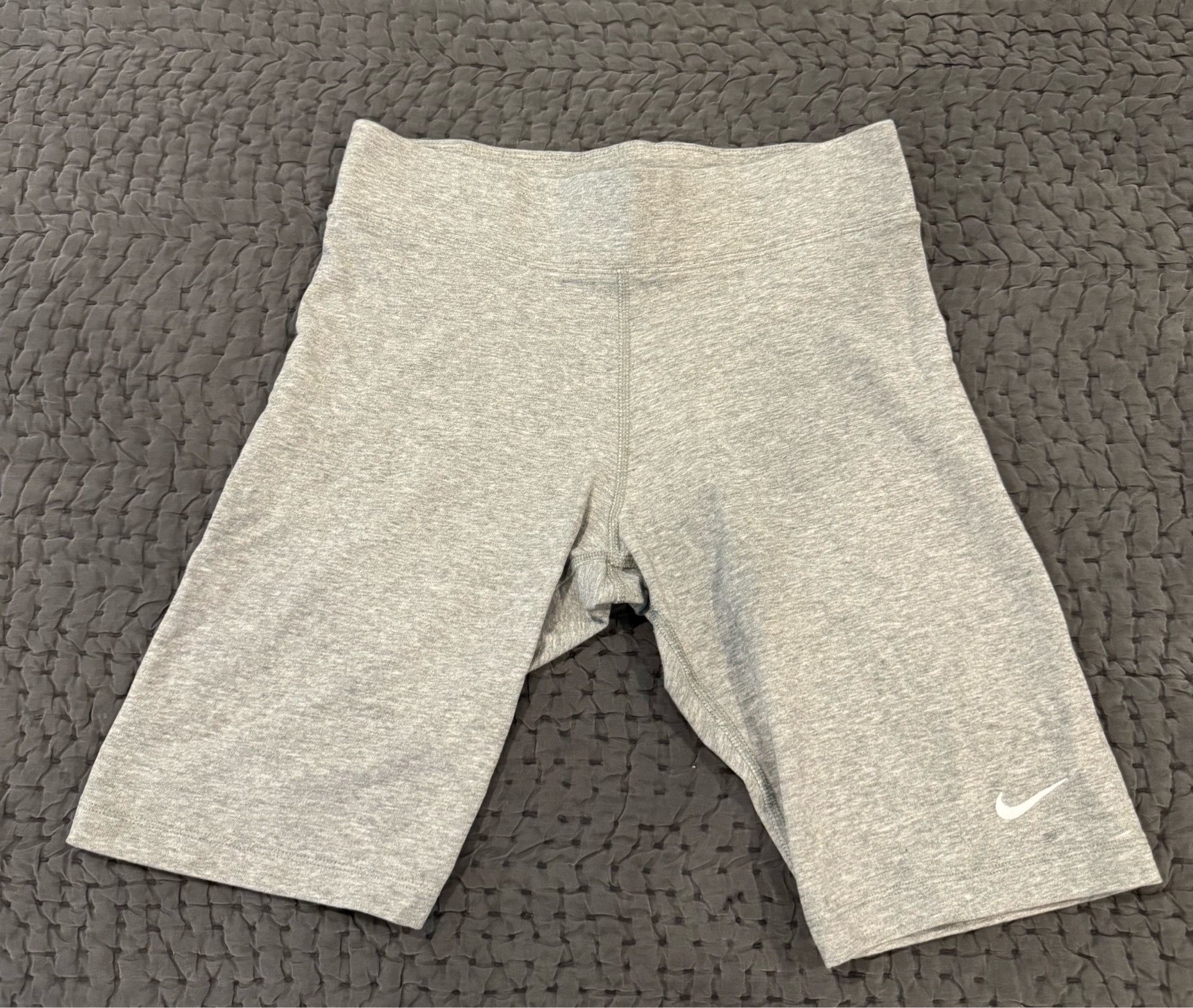 Nike Women M Heather Gray Workout Shorts - like new