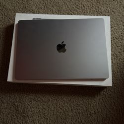 2022 MacBook Air 15” 256GB