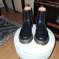 WOMENS   DOC MARTINS