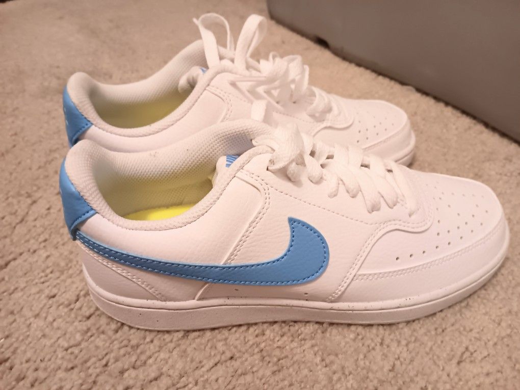 Women's White And Blue Nike Shoes Siize 7