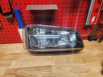 Chevy Silverado Headlight RH 