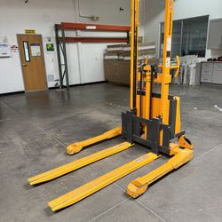 Walkie Stacker 