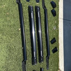  2026 Toyota 4Runner 6th Generation (2025/2026) Factory OEM rooftop rails and crossbars. 