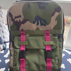 Roverlund Backpack-Camo/Magenta-NEW