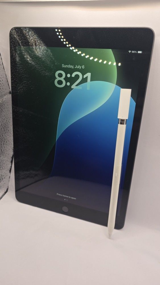 IPAD 9th Gen w/ Pen