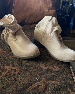 NEW. Pink Suede Girls Boots