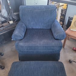 Se Vende Sofa Muy Comodo.  $75.00 Omo