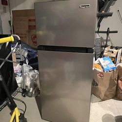 Magic Chef Refrigerator 4.5 cu.ft.