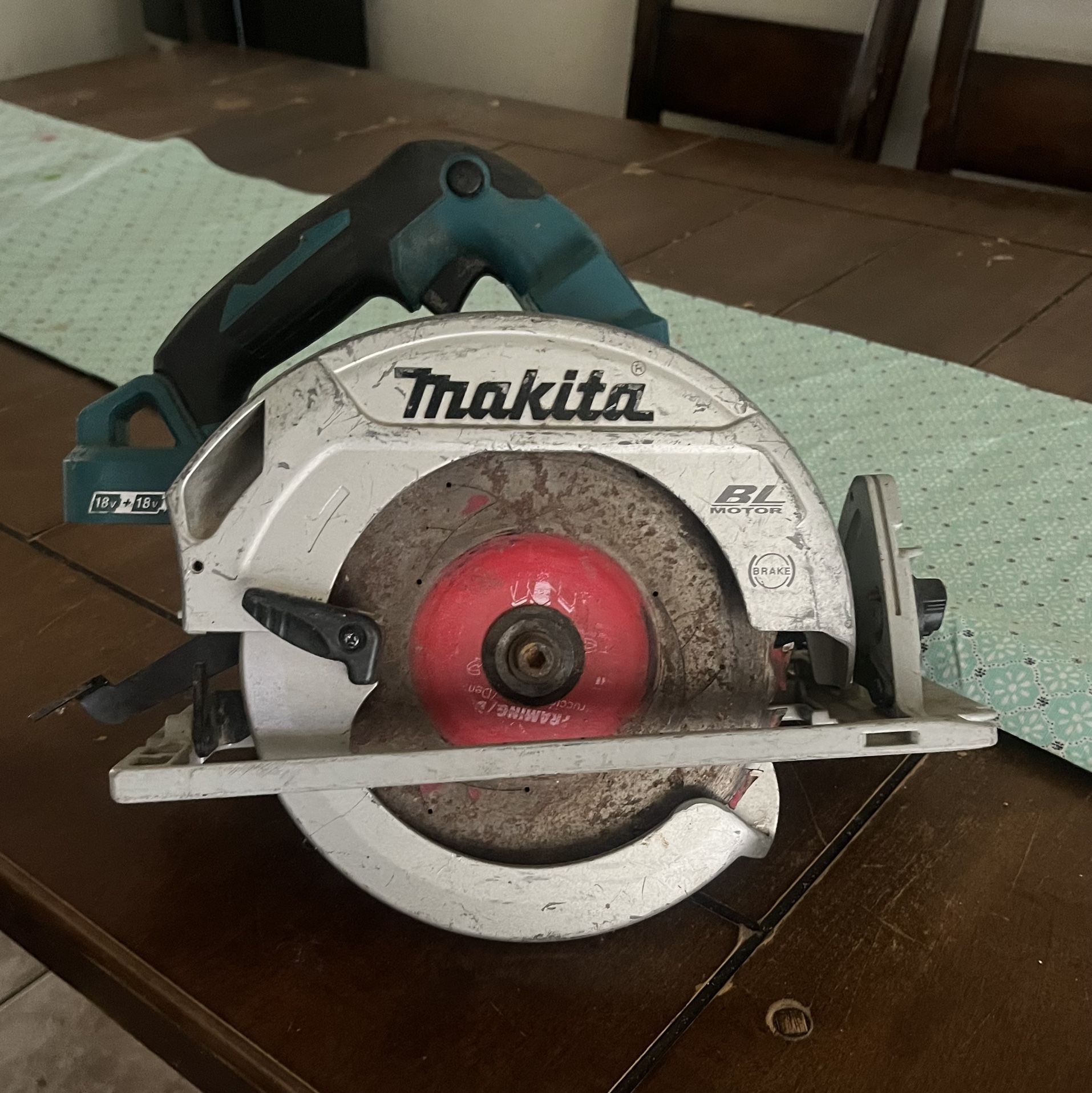 Makita Serrucho Tool