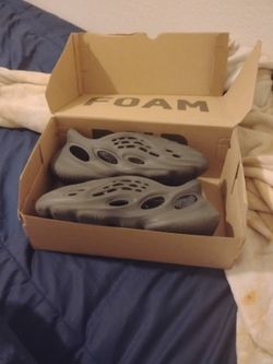 Yeezy Foam Rnnr